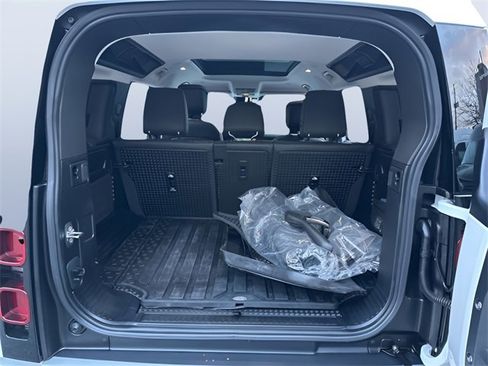 Used 2024 Land Rover Defender 110 S image 10