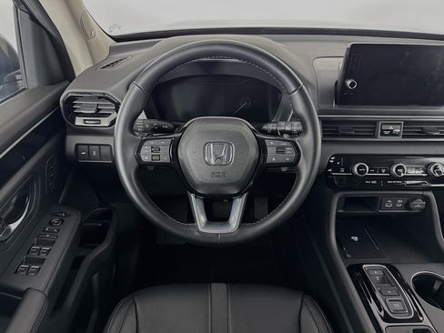 Certified 2023 Honda Pilot Touring image 24