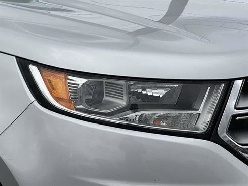 Used 2018 Ford Edge SE image 8