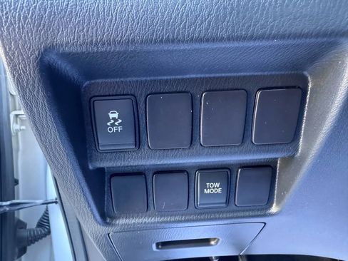 Used 2015 Nissan Pathfinder SV image 31