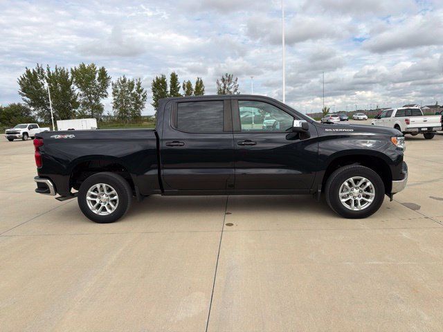 Used 2024 Chevrolet Silverado 1500 LT AWD/4WD image 5