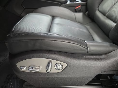 Certified 2026 Porsche Macan AWD/4WD image 23