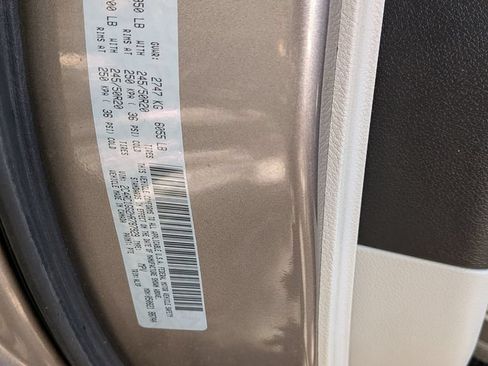 Used 2017 Chrysler Pacifica Limited FWD image 28