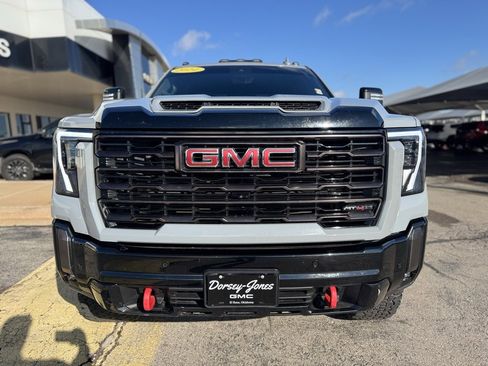 Used 2024 GMC Sierra 2500 AT4X image 2