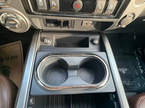 Used 2019 Nissan Titan Platinum Reserve AWD/4WD image 17