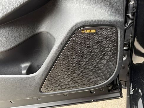 New 2025 Mitsubishi Outlander SE image 13