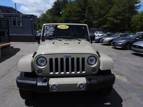 Used 2018 Jeep Wrangler Sahara w/ Connectivity Group AWD/4WD image 6
