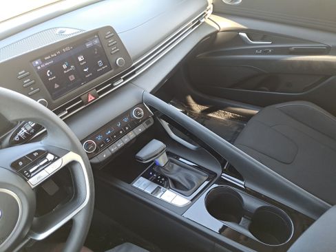 Used 2023 Hyundai Elantra Blue FWD image 25