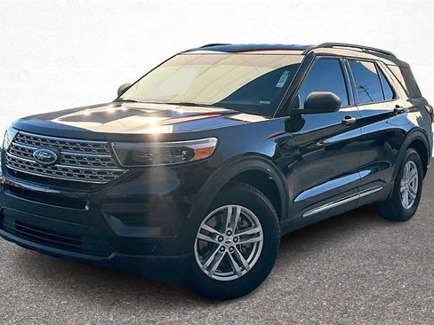 Used 2020 Ford Explorer XLT image 4