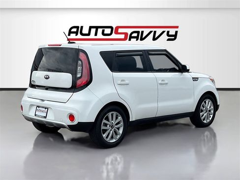 Used 2017 Kia Soul + image 7