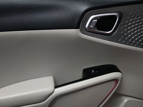 Used 2023 Kia Soul LX image 15