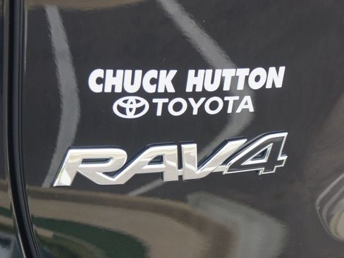 Used 2022 Toyota RAV4 XLE AWD/4WD image 18