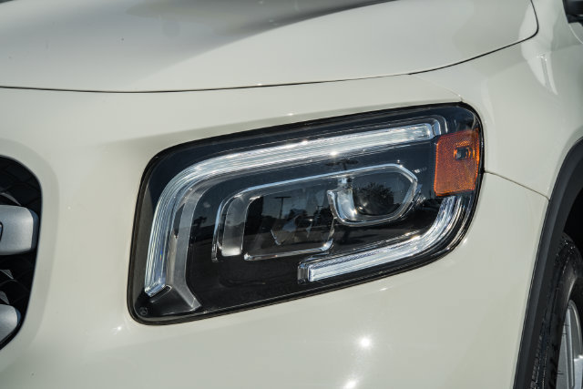 Certified 2023 Mercedes-Benz GLB 250 4MATIC w/ Premium Package image 13