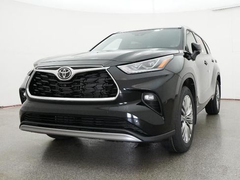 New 2026 Toyota Highlander Platinum AWD/4WD image 32