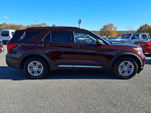 Certified 2022 Ford Explorer XLT w/ Equipment Group 202A image 7