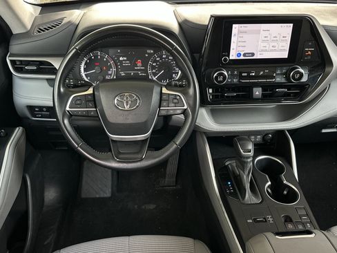 Used 2023 Toyota Highlander LE image 13