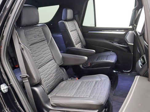 Used 2025 Cadillac Escalade Sport Platinum w/ LPO, ONYX Package AWD/4WD image 38