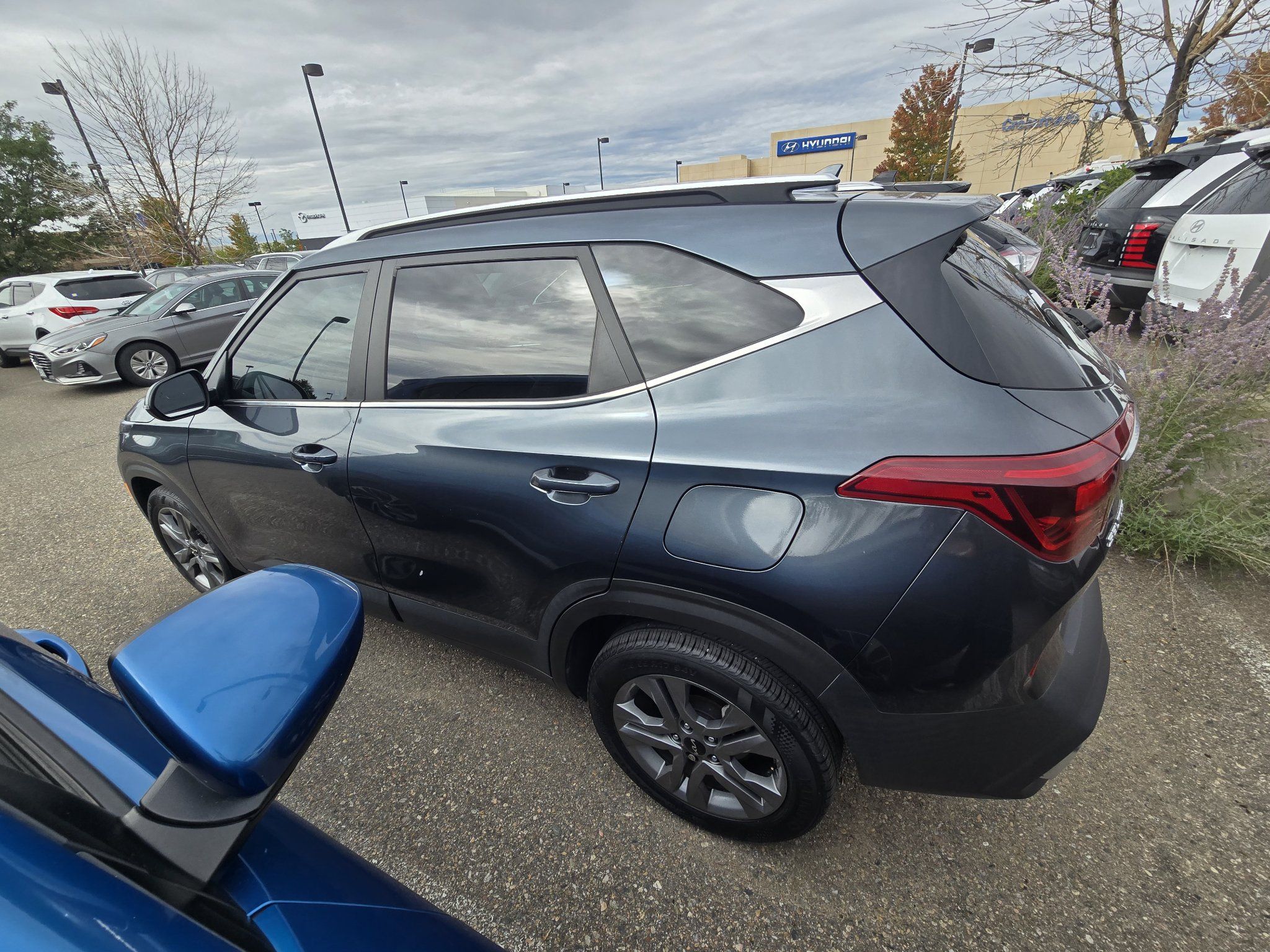 Used 2023 Kia Seltos S FWD image 2