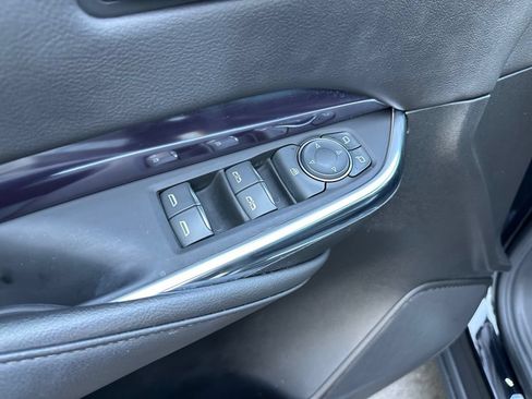 Used 2023 Cadillac XT4 Luxury w/ Cold Weather Package AWD/4WD image 24