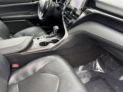 Used 2021 Toyota Camry XLE w/ Navigation Upgrade Package image 19