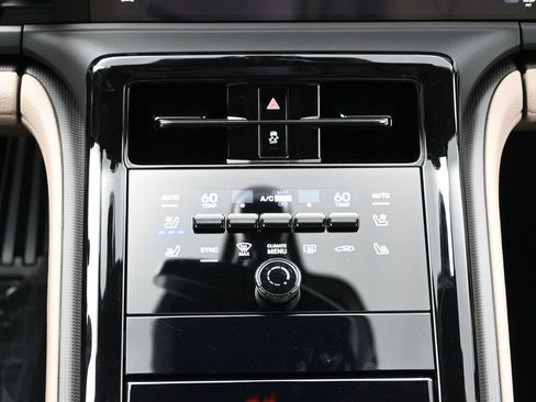 Certified 2025 Porsche Panamera RWD image 23