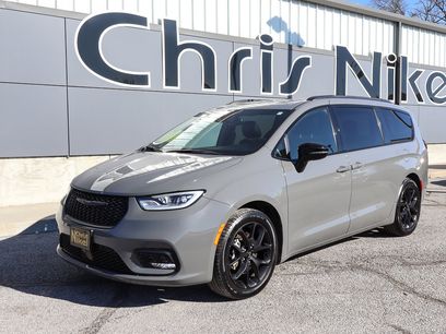 Used 2025 Chrysler Pacifica Limited