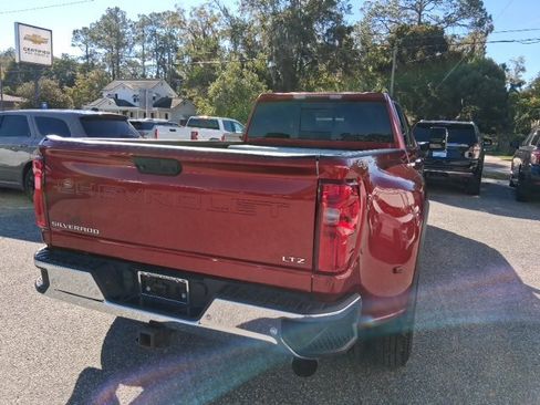 Used 2022 Chevrolet Silverado 3500 LTZ w/ LTZ Convenience Package image 17