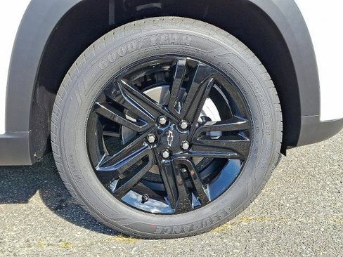 New 2025 Chevrolet Trax ACTIV w/ Sunroof Package image 5