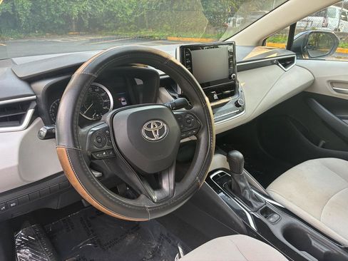 Used 2020 Toyota Corolla LE FWD image 11