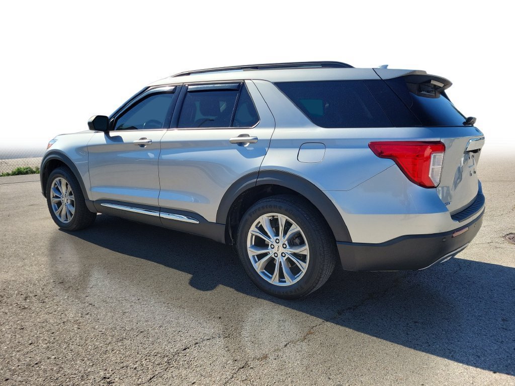 Used 2020 Ford Explorer XLT w/ Equipment Group 202A AWD/4WD image 3