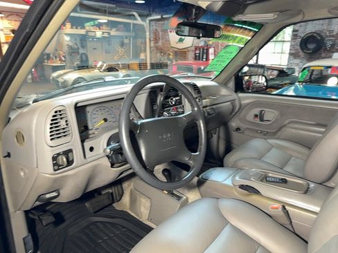 Used 1995 GMC Yukon SLE image 14