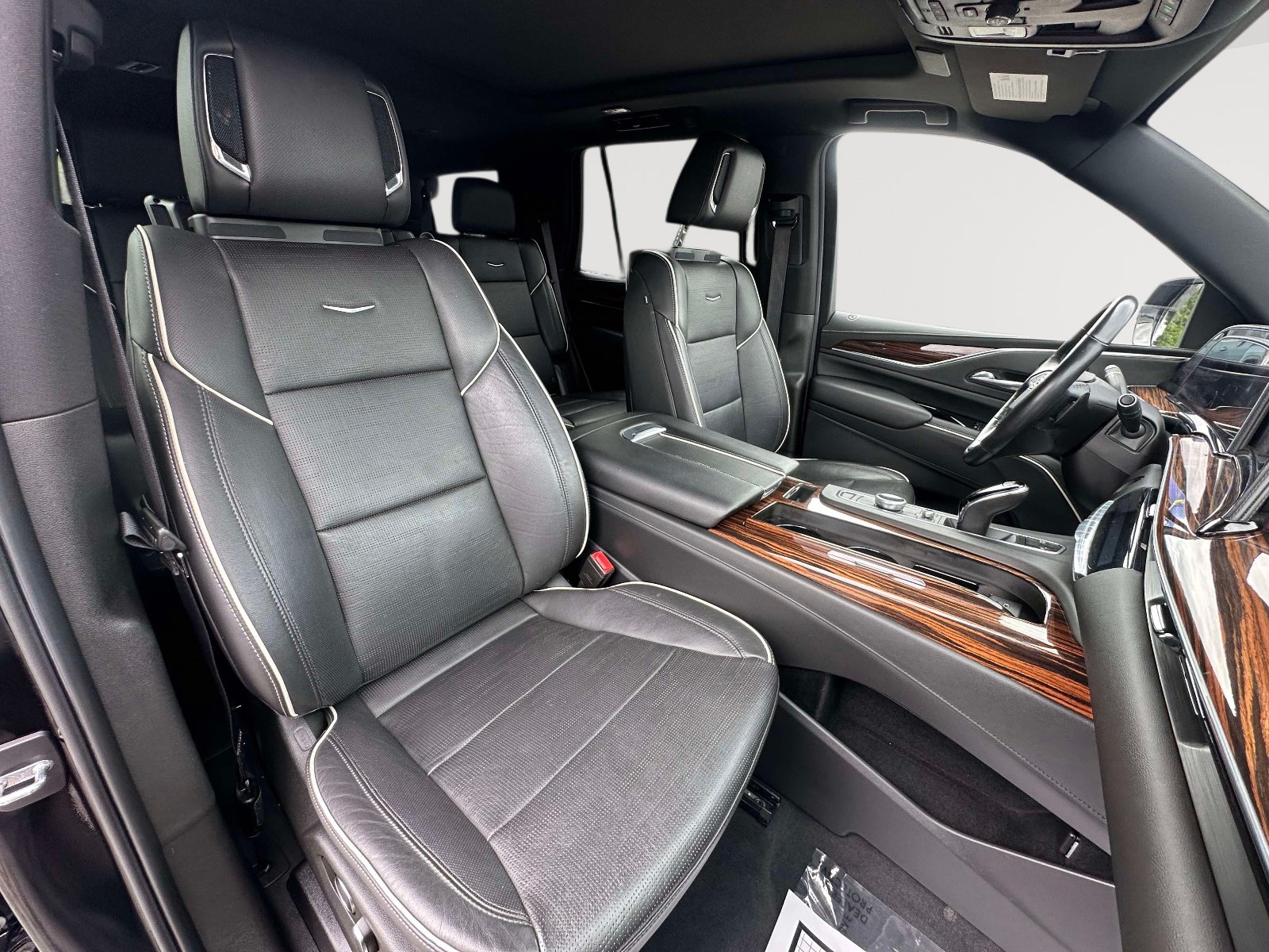 Used 2021 Cadillac Escalade Premium Luxury AWD/4WD image 28