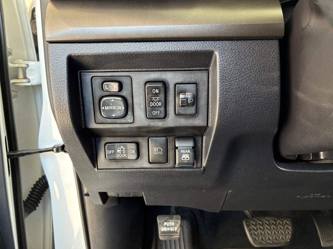 Used 2019 Toyota Tundra SR5 w/ SR5 Upgrade Package AWD/4WD image 25