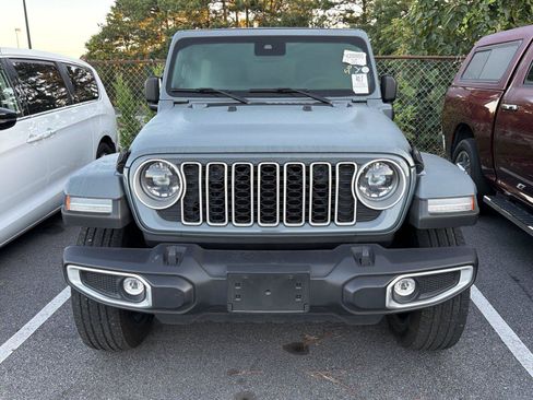 Used 2025 Jeep Wrangler Unlimited Sahara AWD/4WD image 2