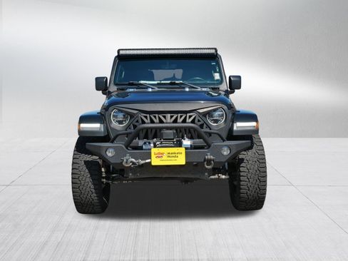 Used 2018 Jeep Wrangler Unlimited Sahara AWD/4WD image 2
