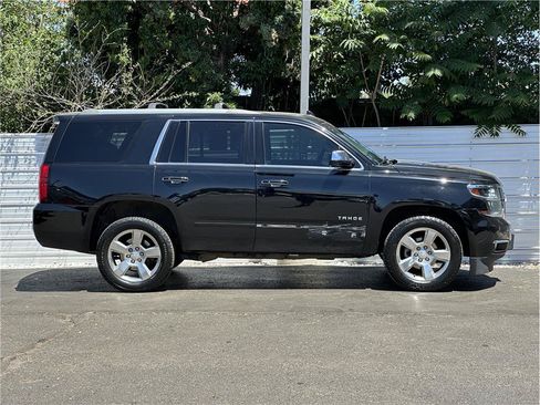 Used 2018 Chevrolet Tahoe Premier AWD/4WD image 9