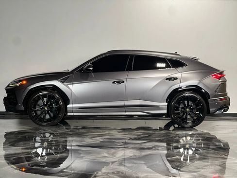 Used 2019 Lamborghini Urus image 2