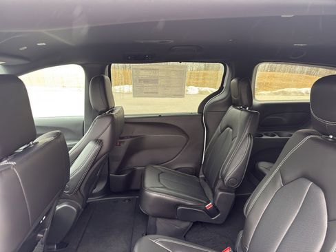New 2026 Chrysler Pacifica Select FWD image 29