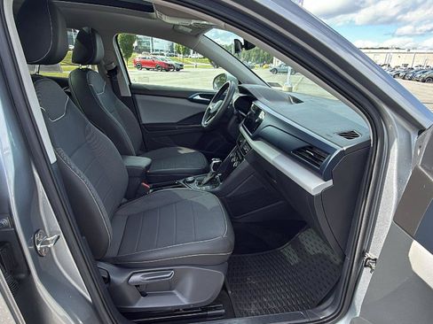 Used 2023 Volkswagen Taos SE w/ Panoramic Sunroof Package AWD/4WD image 17