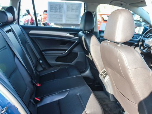 Used 2015 Volkswagen Golf S image 18