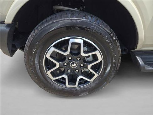 Used 2025 Ford Bronco Outer Banks AWD/4WD image 22