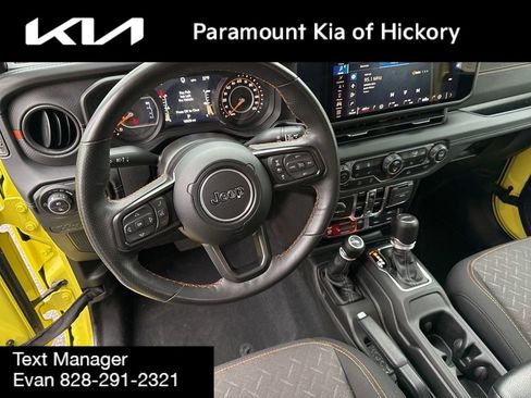 Used 2024 Jeep Gladiator Mojave w/ Technology Group image 24