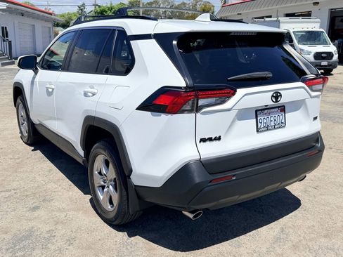 Used 2023 Toyota RAV4 XLE w/ Convenience Package FWD image 4