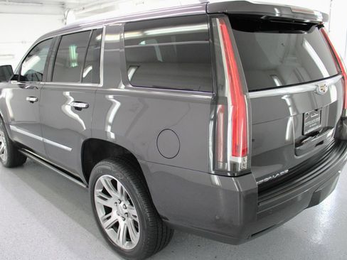 Used 2018 Cadillac Escalade Premium Luxury RWD image 7