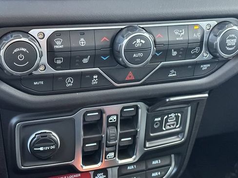 New 2026 Jeep Gladiator Mojave w/ Steel Bumper Group AWD/4WD image 18