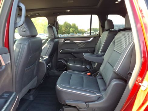 Used 2024 GMC Acadia Denali w/ Super Cruise Package FWD image 22