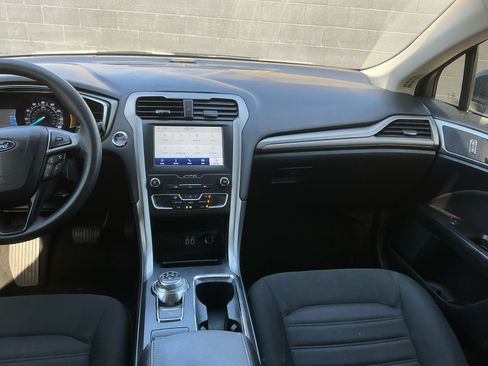 Used 2020 Ford Fusion SE FWD image 16