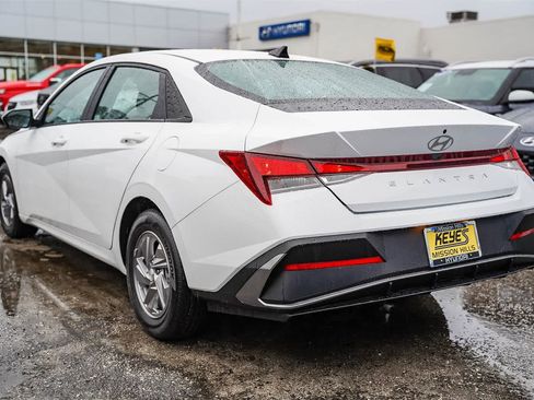 Certified 2025 Hyundai Elantra SE w/ Cargo Package image 10