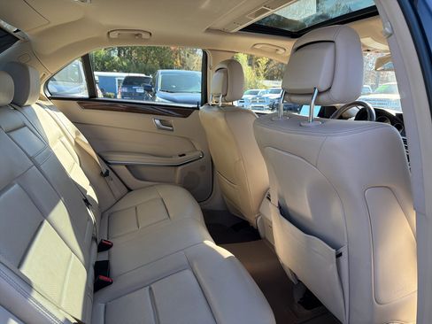 Used 2014 Mercedes-Benz E 350 4MATIC Sedan image 16