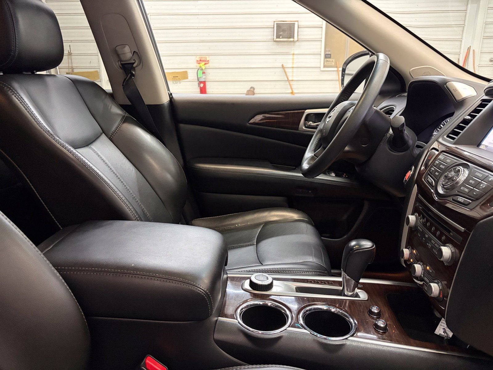 Used 2014 Nissan Pathfinder Platinum w/ Platinum Premium Package AWD/4WD image 29